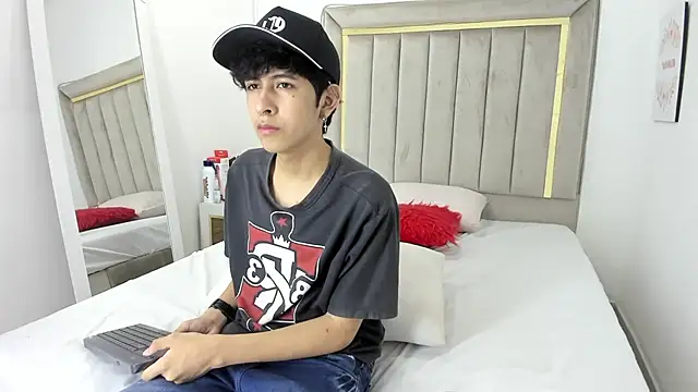 julian xx online show from January 6, 2026, 7:28 pm