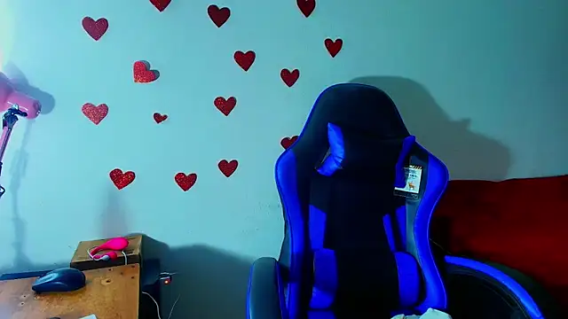 Snapshot of honeyluxe_ chatting on February 15, 2026, 7:51 am honeyluxe online show from February 15, 2026, 7:51 am