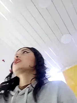 Snapshot of honeyluxe_ chatting on February 17, 2026, 3:58 am honeyluxe online show from February 17, 2026, 3:58 am