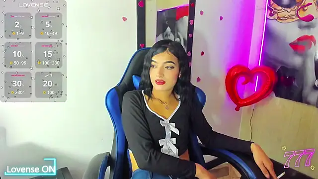 Snapshot of honeyluxe_ chatting on July 22, 2026, 8:33 pm honeyluxe online show from July 22, 2026, 8:33 pm