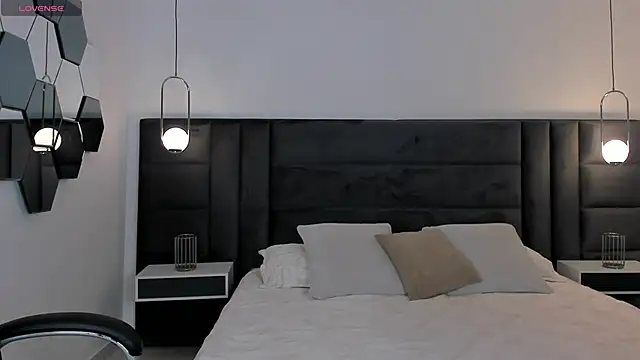 KayraLanne online show from April 20, 2026, 5:43 am