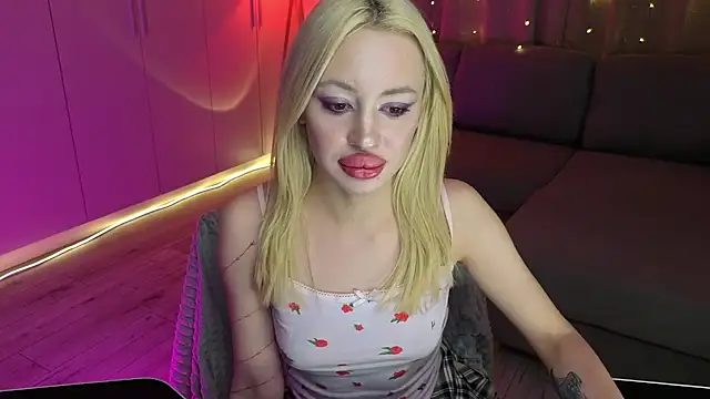 Snapshot of Luna_Beverly chatting on January 17, 2026, 7:35 am Luna Beverly online show from January 17, 2026, 7:35 am