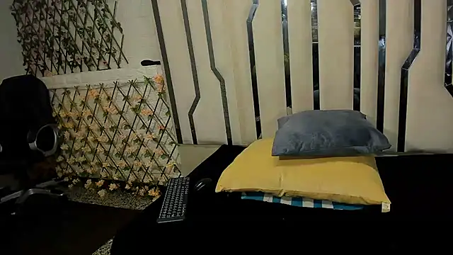 Snapshot of Meriland_HH chatting on July 13, 2026, 5:21 am Meriland HH online show from July 13, 2026, 5:21 am