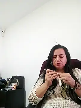 Helen Novoa online show from April 21, 2026, 8:01 pm