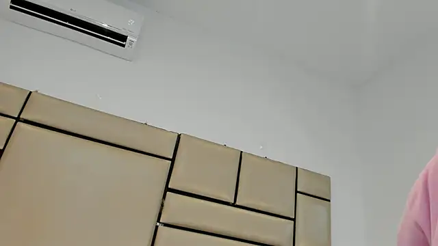 alejandra loppez online show from February 25, 2026, 7:34 pm