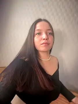 Snapshot of AlexaYvonne chatting on January 6, 2026, 4:27 am AlexaYvonne online show from January 6, 2026, 4:27 am