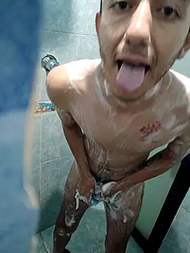 Snapshot of Hxzelmxnix chatting on March 9, 2026, 6:28 am Hxzelmxnix online show from March 9, 2026, 6:28 am