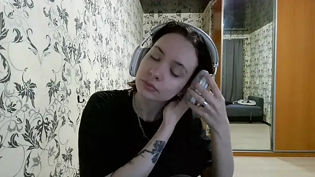 LxayBloom online show from April 9, 2026, 9:15 am