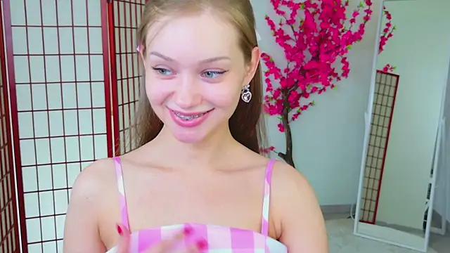 Snapshot of sheilaa_pink chatting on May 5, 2026, 8:00 am sheilaa pink online show from May 5, 2026, 8:00 am