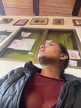 cinthia2011 online show from February 5, 2026, 9:08 pm