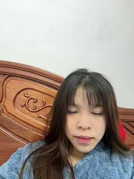 Snapshot of Lyli-122 chatting on January 18, 2026, 12:36 am Lyli-122 online show from January 18, 2026, 12:36 am