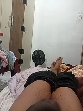 leozinho23cm23 online show from May 25, 2026, 9:43 pm