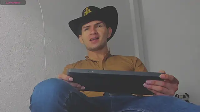 Snapshot of camilo_model chatting on June 6, 2026, 9:19 pm camilo model online show from June 6, 2026, 9:19 pm