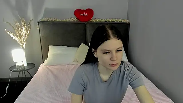 SkinyJoys online show from February 25, 2026, 2:21 am