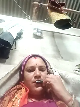 Hot hiuj online show from February 2, 2026, 6:50 pm