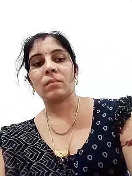Snapshot of Hot_ree85 chatting on April 29, 2026, 6:14 pm Hot ree85 online show from April 29, 2026, 6:14 pm