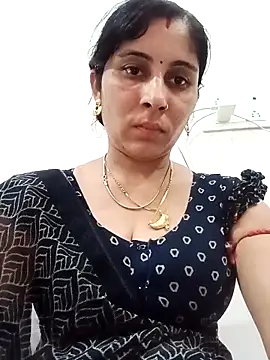 Snapshot of Hot_ree85 chatting on May 3, 2026, 12:00 pm Hot ree85 online show from May 3, 2026, 12:00 pm