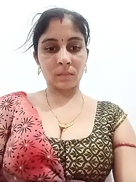 Snapshot of Hot_ree85 chatting on May 6, 2026, 4:56 pm Hot ree85 online show from May 6, 2026, 4:56 pm