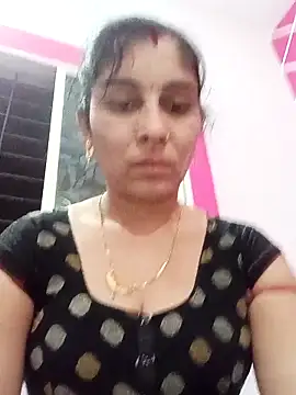Snapshot of Hot_ree85 chatting on May 10, 2026, 8:41 am Hot ree85 online show from May 10, 2026, 8:41 am