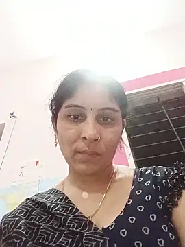 Snapshot of Hot_ree85 chatting on May 18, 2026, 2:45 pm Hot ree85 online show from May 18, 2026, 2:45 pm