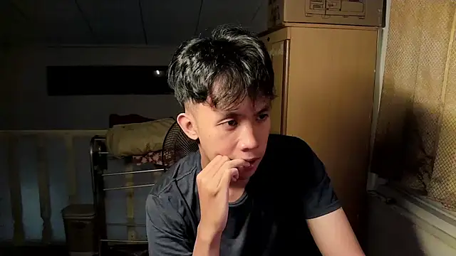 Snapshot of geltwt_id chatting on July 8, 2026, 3:49 pm geltwt id online show from July 8, 2026, 3:49 pm