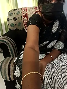 Snapshot of Tinarosy13 chatting on February 21, 2026, 8:59 am Tinarosy13 online show from February 21, 2026, 8:59 am