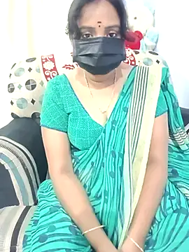 Snapshot of Tinarosy13 chatting on March 4, 2026, 8:53 am Tinarosy13 online show from March 4, 2026, 8:53 am