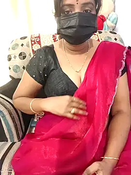 Snapshot of Tinarosy13 chatting on March 5, 2026, 10:00 am Tinarosy13 online show from March 5, 2026, 10:00 am