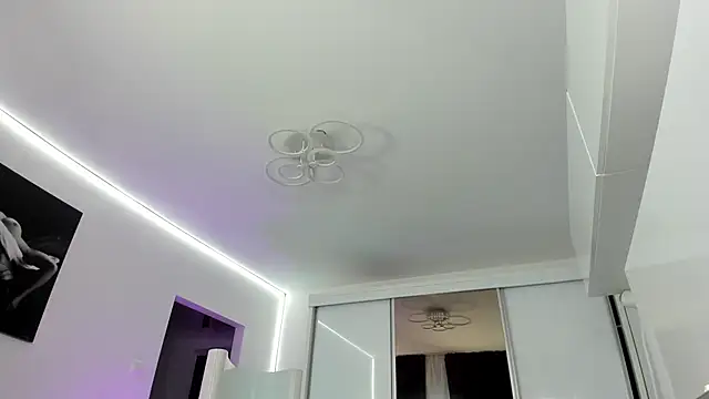 Ivy Bellee online show from April 20, 2026, 4:59 am