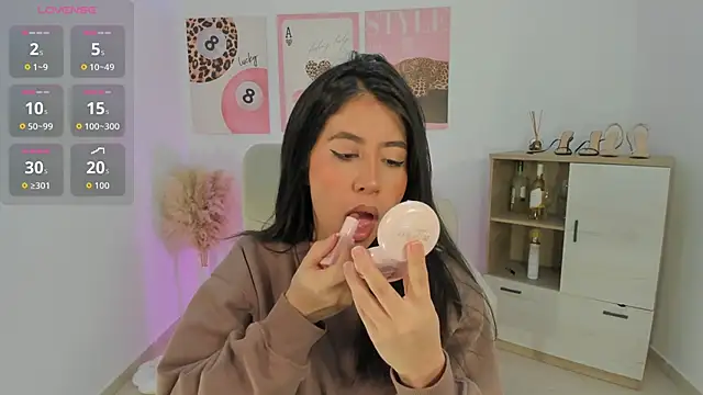 Sussan Monroe online show from April 10, 2026, 9:47 am