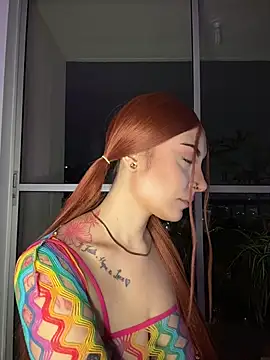 alesziarose  online show from March 26, 2026, 11:43 pm