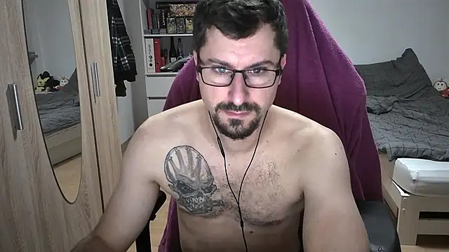 dan0987654 online show from November 27, 2025, 9:28 pm