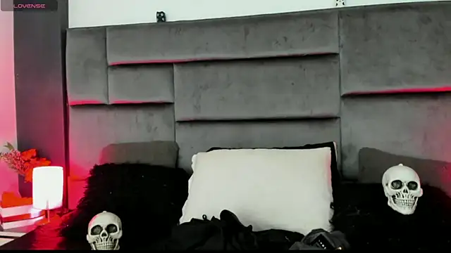 Jessica Beltrann online show from April 17, 2026, 8:01 pm