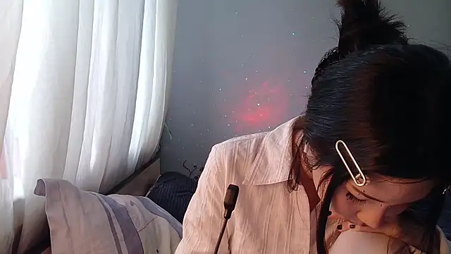 AprilOnilll online show from January 7, 2026, 7:33 am