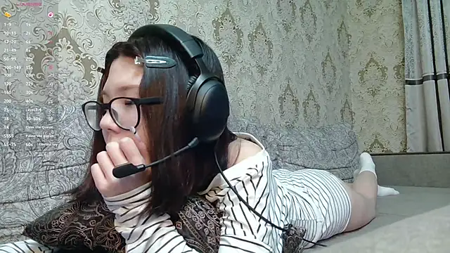 AprilOnilll online show from April 24, 2026, 5:15 pm