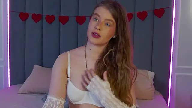 Mila Hart online show from March 1, 2026, 6:43 pm