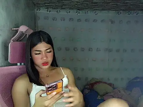 Margalona  online show from April 22, 2026, 7:15 pm