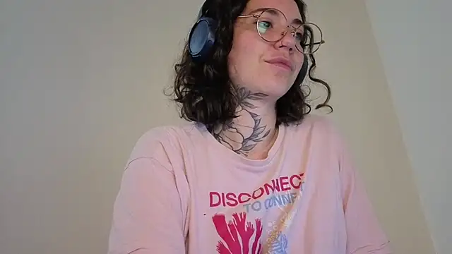 Dirty Pink online show from June 3, 2026, 8:17 am