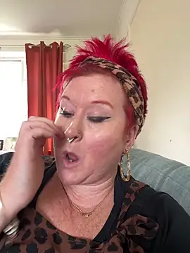 BustyRedxx online show from June 14, 2026, 3:58 pm