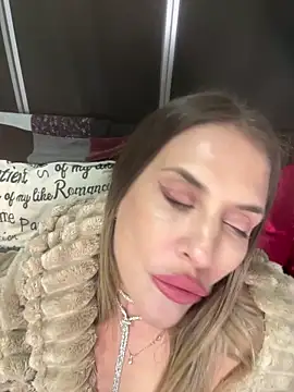 IssabelXO online show from April 11, 2026, 10:58 pm