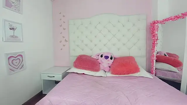 Clarita Hill online show from February 9, 2026, 7:18 pm