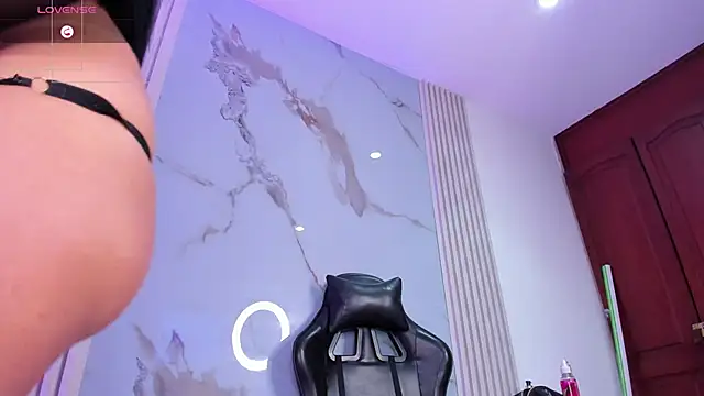 NatashaTaylor1 online show from April 21, 2026, 2:51 am