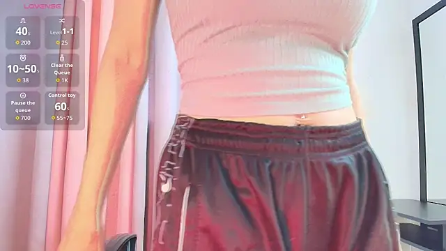 saray reesee online show from February 9, 2026, 8:02 pm