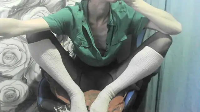 Snapshot of _wolfxsnowy_ chatting on February 12, 2026, 2:45 pm wolfxsnowy online show from February 12, 2026, 2:45 pm