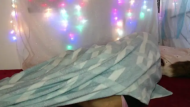 Zuley foxi online show from March 4, 2026, 2:17 am