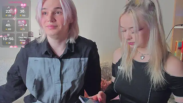 SweetheartsFriends online show from April 24, 2026, 9:50 pm