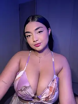 SASHASTRADA  online show from April 12, 2026, 1:43 am