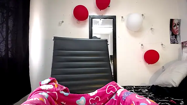 abril onnel online show from March 1, 2025, 5:49 pm