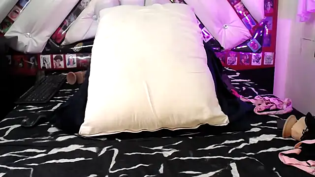 abril onnel online show from March 13, 2025, 8:43 pm