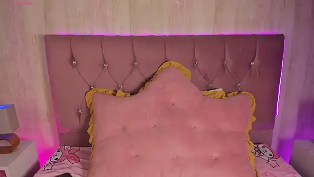 alyy cut3 online show from April 22, 2026, 8:32 pm